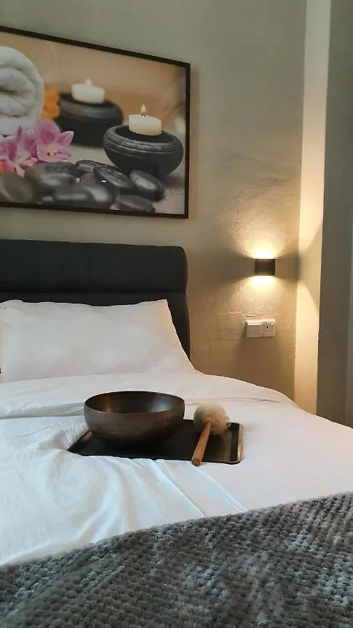 Serene Hillside House Apartment Gelugor