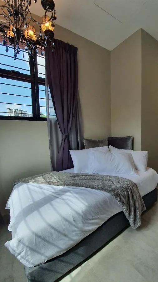Serene Hillside House Apartment Gelugor